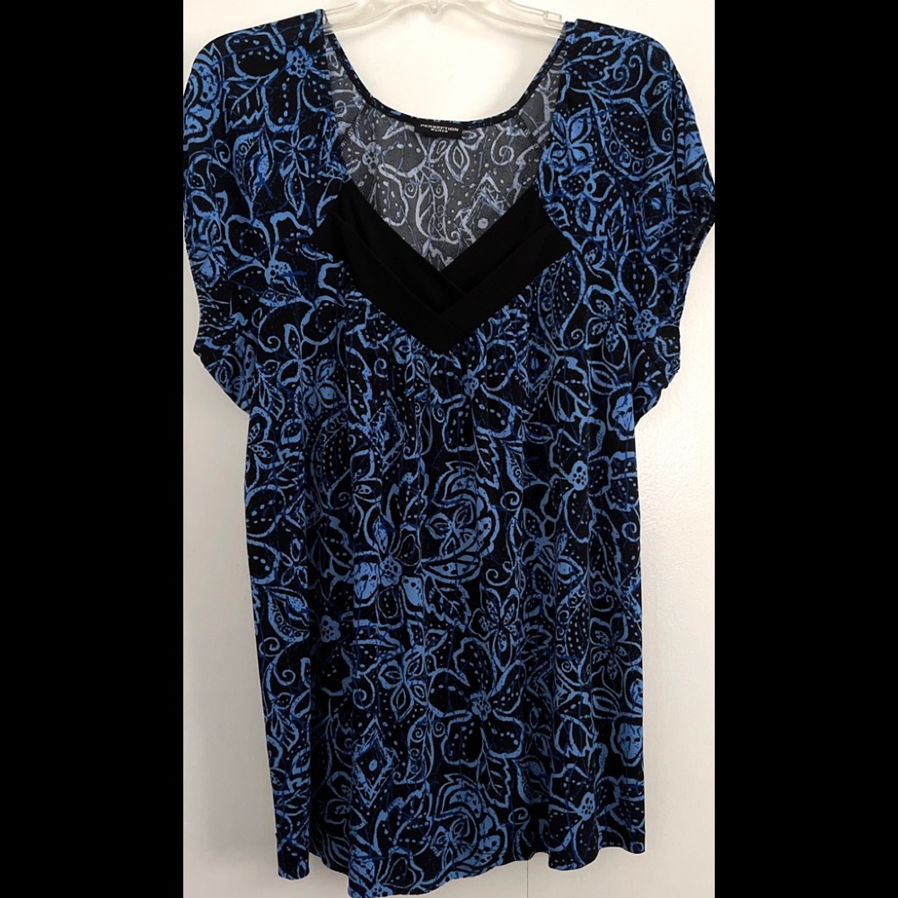 Super pretty & soft, 1/4 sleeve Vneck. Vibrant blues and wears so nice.